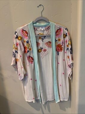 Embroidered Open-Front Kimono Tunic in White and Mint Trim